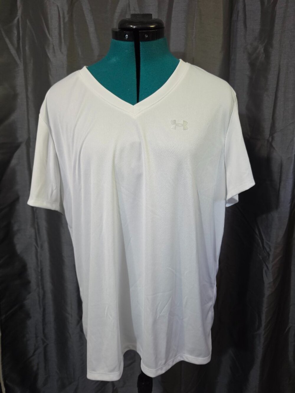 Women's V-Neck Loose Fit Short Sleeve in White - Size Extra Large